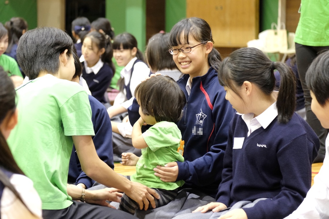 中学2年対象 赤ちゃん先生を行いました 大阪女学院 中学2年対象 赤ちゃん先生を行いました 大阪女学院